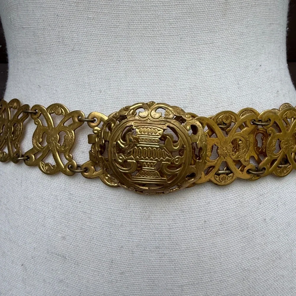 Vintage Filigree Metal Chain Belt Womens Gold Tone Ornate Urn Buckle 35.5 Inch